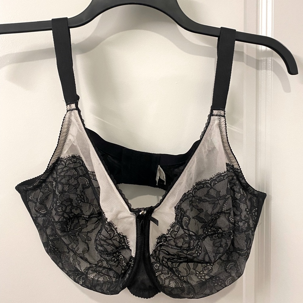 Wacoal size 42H. Retro chic. Like new